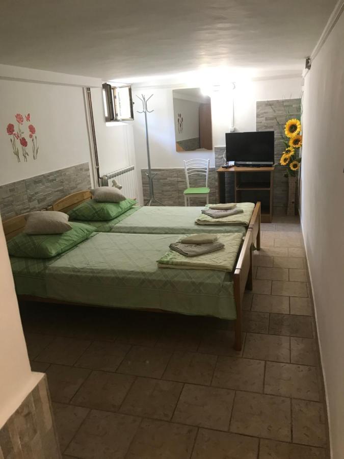 Apartmani Luiza Cres Exteriér fotografie