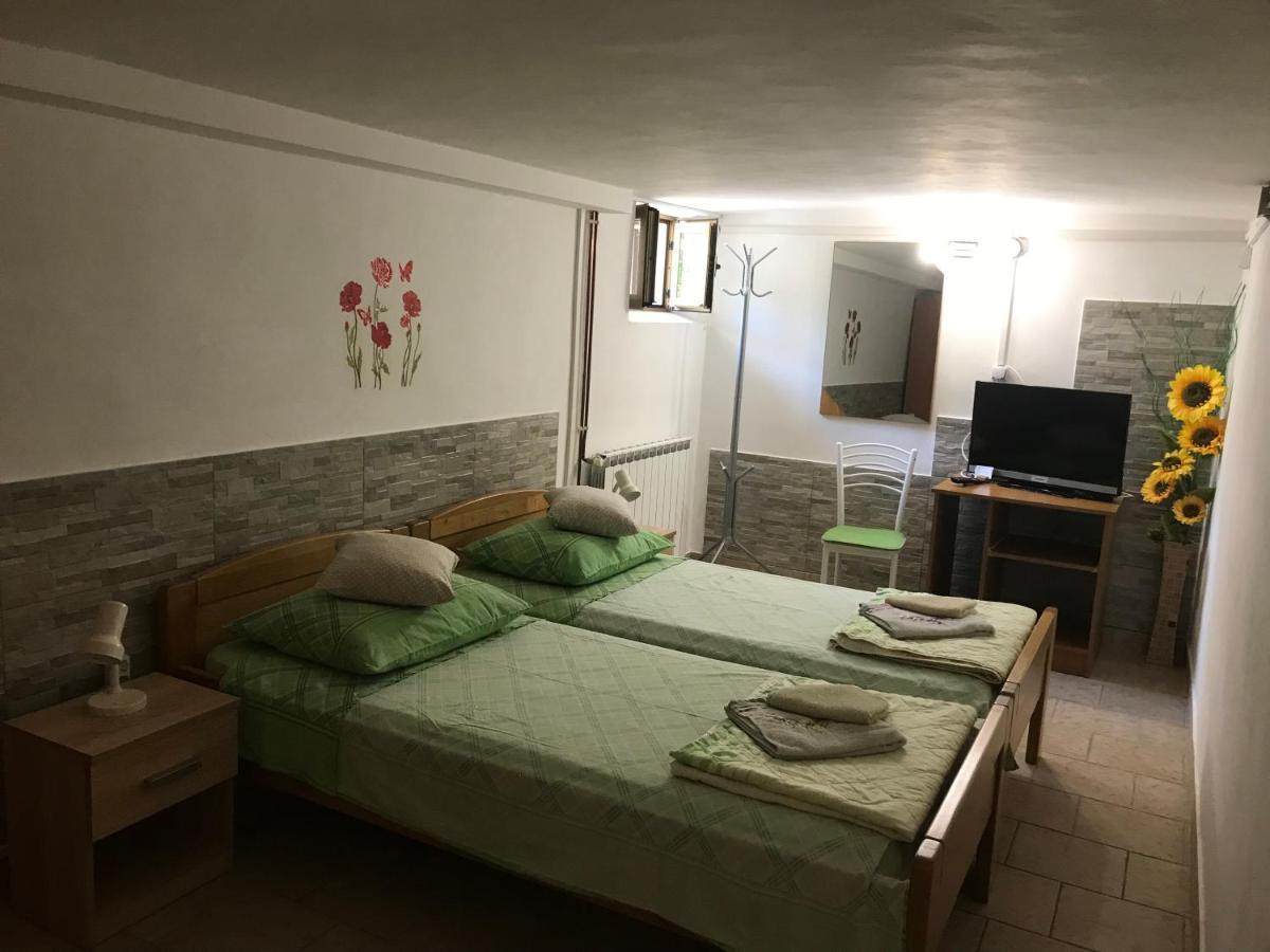 Apartmani Luiza Cres Exteriér fotografie